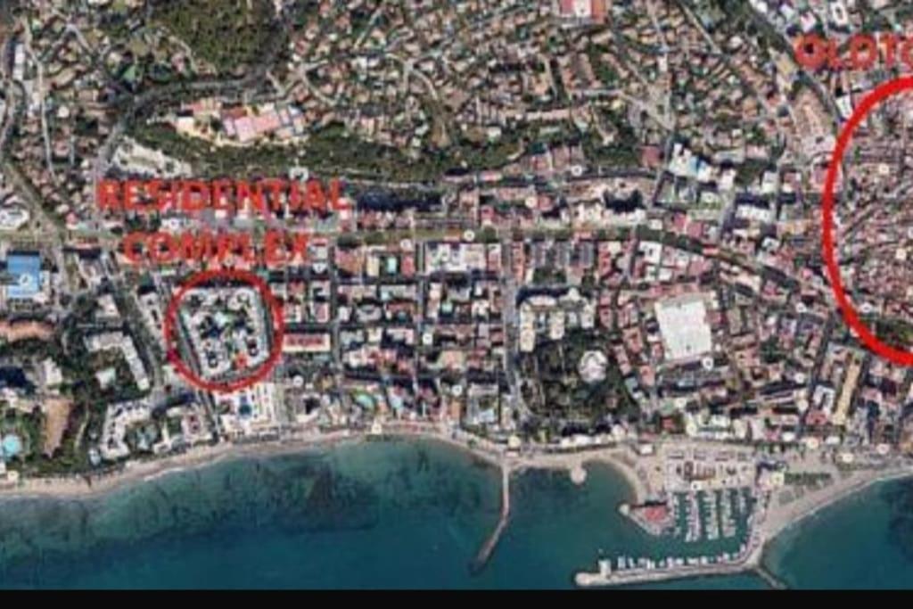 Beachside In Center Of *