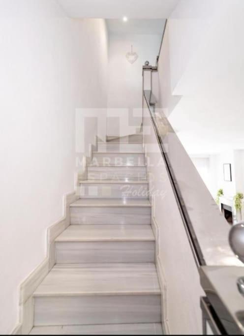 Beachside Apartment In Center Of Marbella Apartamento *